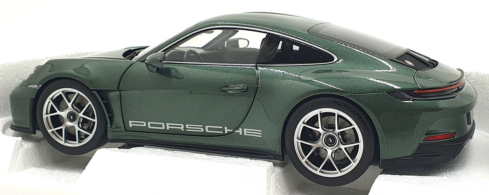 Norev 1/18 Scale Diecast 187472- 2023 Porsche 911 S/T - Met. Green