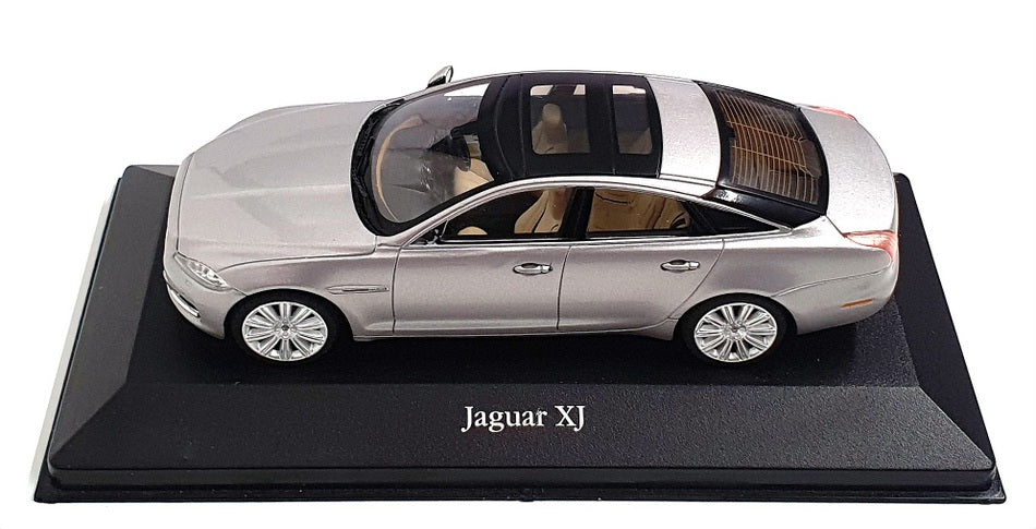 Atlas Editions 1/43 Scale 4 641 124 - Jaguar XJ - Silver