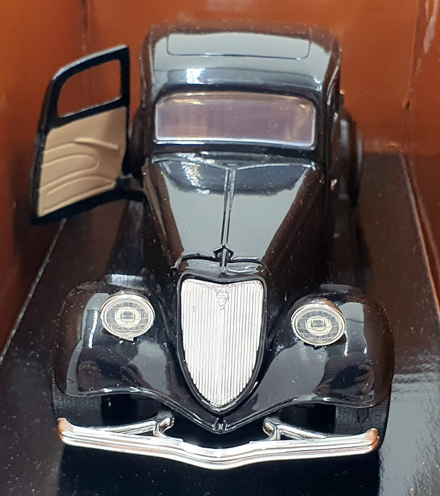 Motor Max 1/18-24 Scale 75152 - 1940 Ford Sedan Red - 1934 Ford Coupe Black