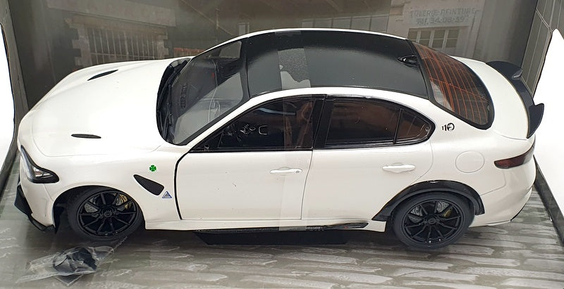 Solido 1/18 Scale Diecast S1806903 Alfa Romeo Giulia GTA 2022 - White