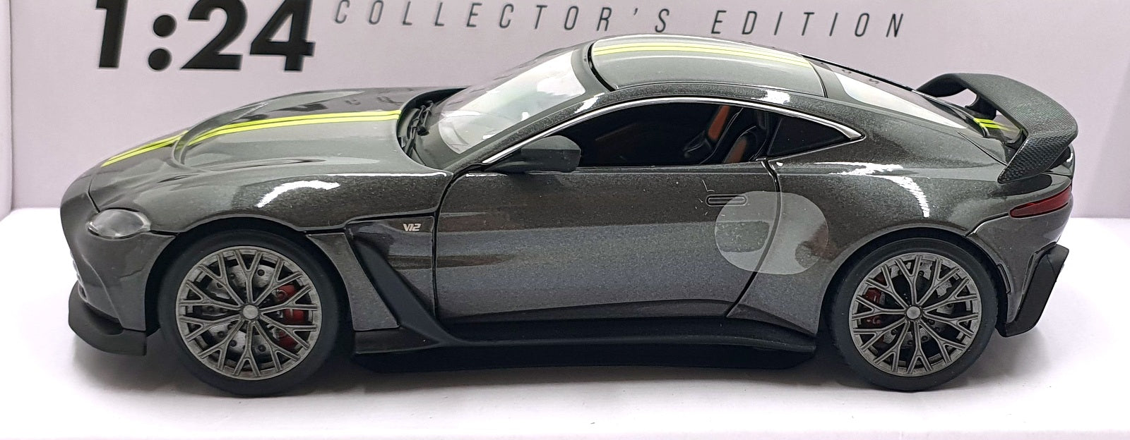 CMJ 1/24 Scale Diecast AMV12GY - Aston Martin Vantage V12 - Met. Grey