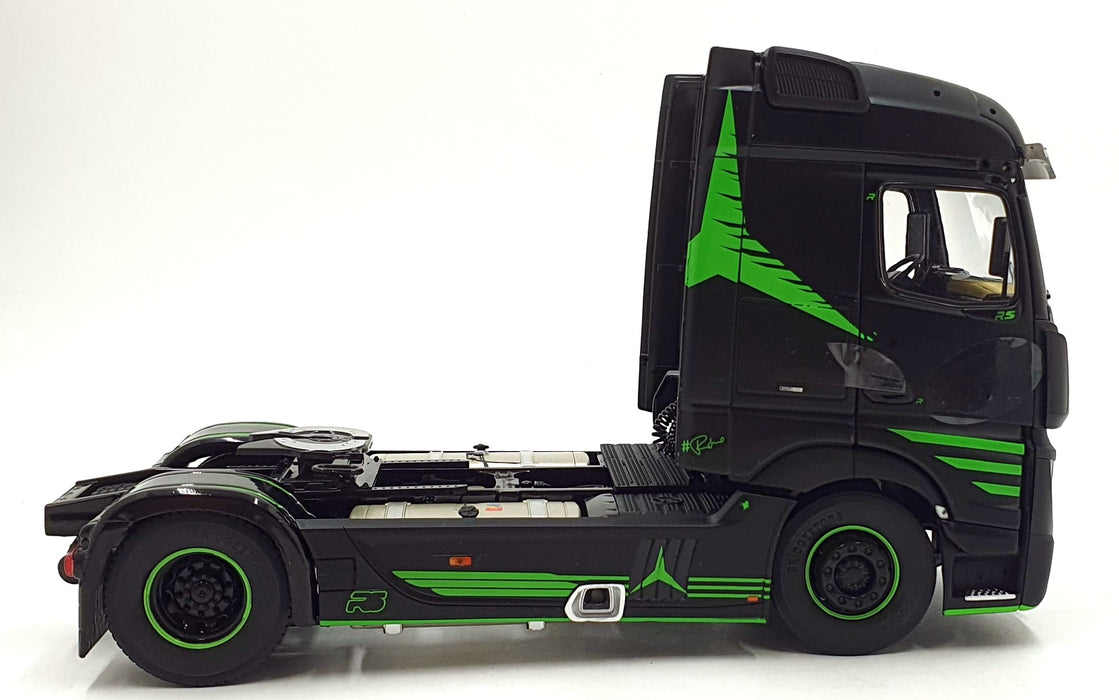 Solido 1/24 Scale S2400204 - 2021 Mercedes Actros R5 Italian Collection - Green