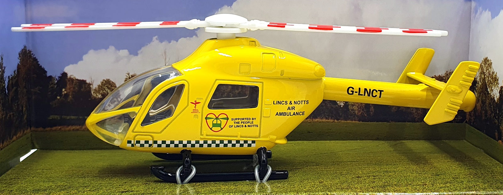 Richmond Toys Appx 15cm Long 323111 - Lincolnshire & Nottingham Air Ambulance