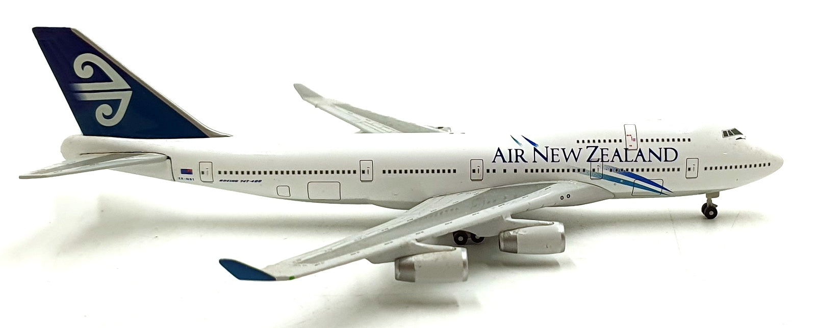 Gemini Jets 1/400 Scale GJANZ067 - Air New Zealand Boeing 747-400 Aircraft
