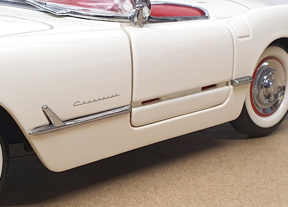Franklin Mint 1/24 Scale 17626G - 1953 Chevrolet Corvette - White