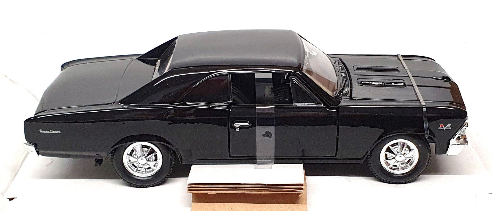 Maisto 1/24 Scale 31960 - 1966 Chevrolet Chevelle SS396 - Black