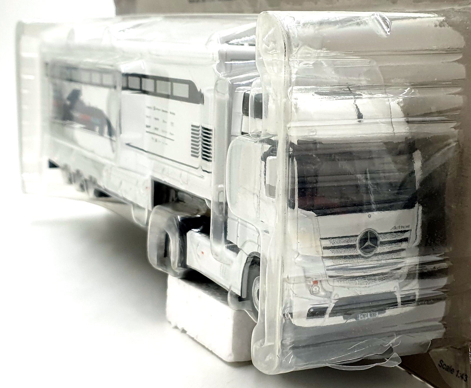 P&C 1/43 Scale MY8ALA0002 - Mercedes Benz Transporter Truck Williams Racing