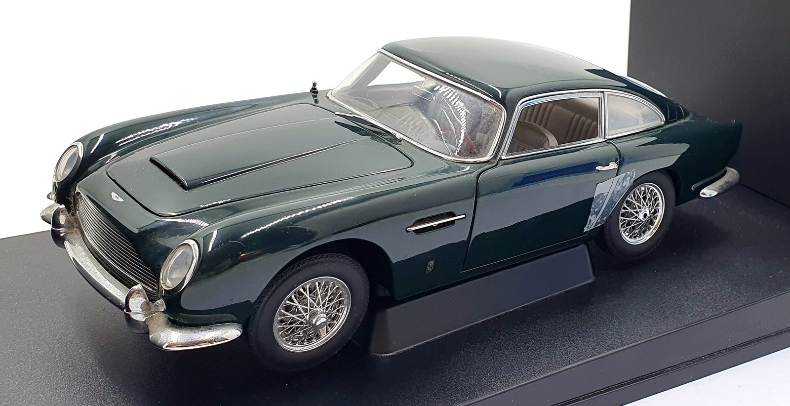 AutoArt 1/18 Scale 70023 - Aston Martin DB5 - Dark Green