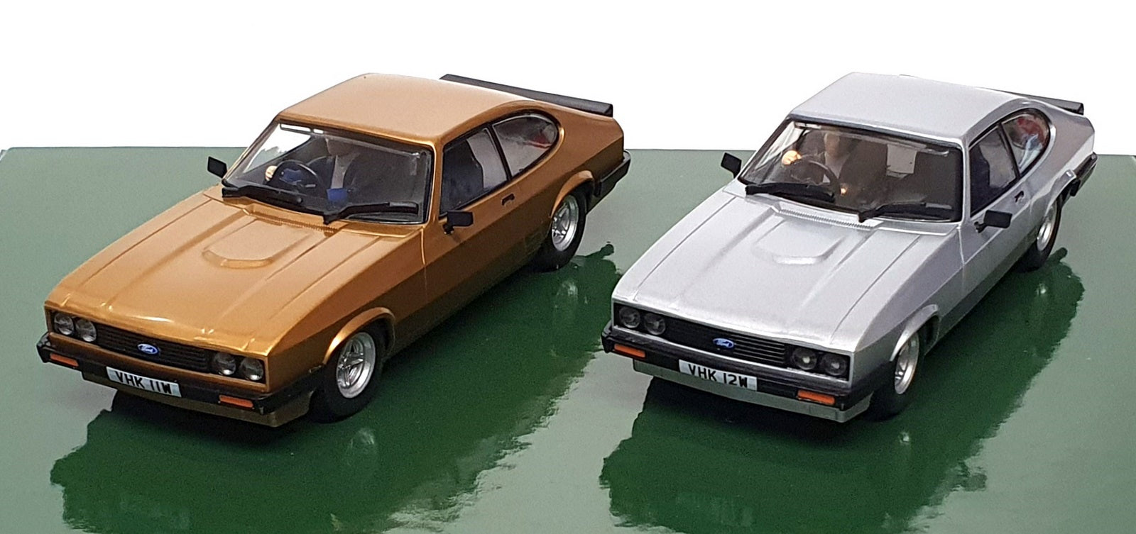 Scalextric 1/32 Scale Twin Pack C4642 Ford Capri The Professionals - Gold Silver