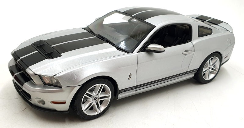 Greenlight 1/18 Scale Diecast 13673 - 2011 Shelby GT500 - Silver/Black