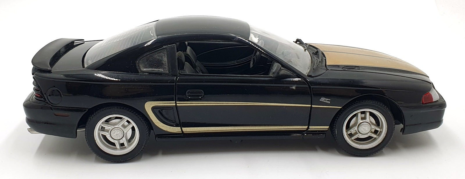 Universal Hobbies 1/18 Scale Diecast 16126L - 1994 Ford Mustang - Black/Gold