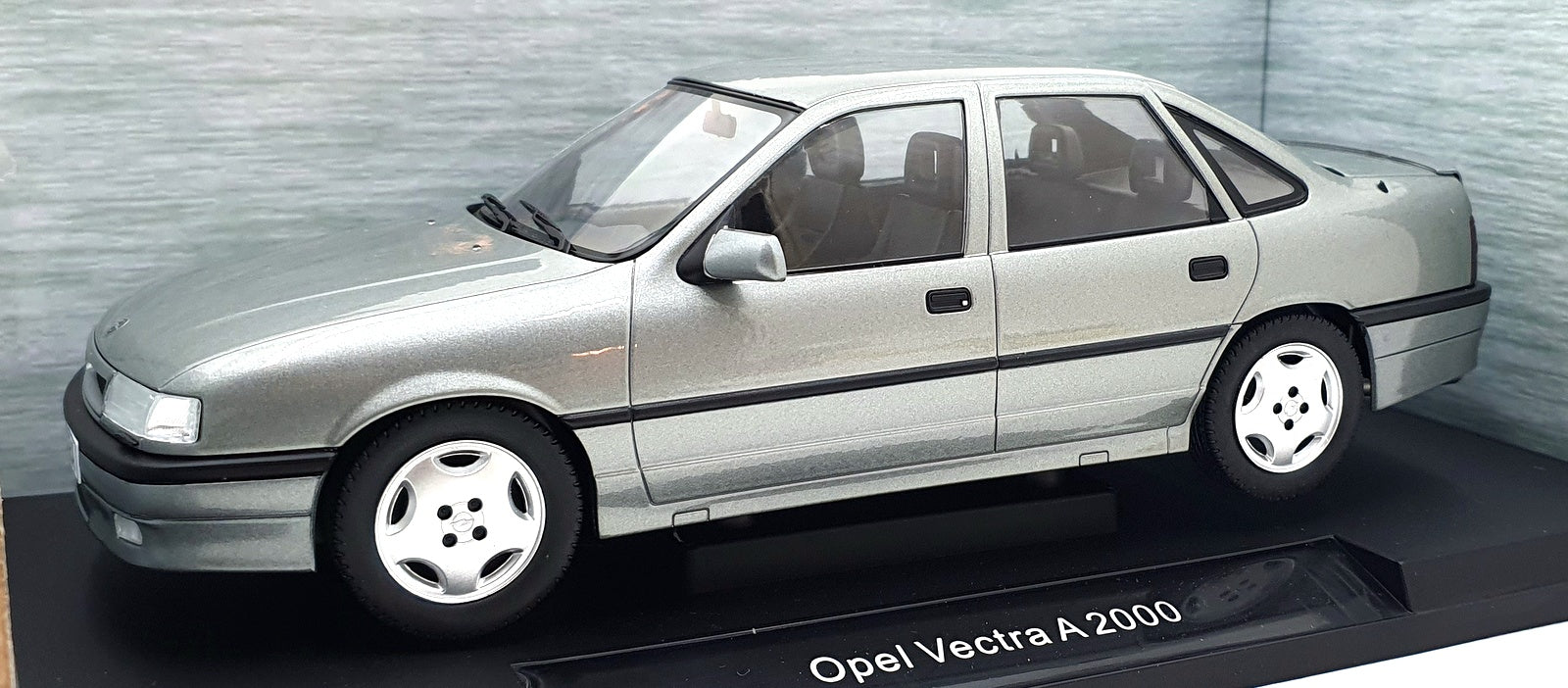 Model Car Group 1/18 Scale MCG18462 - Opel Vectra A2000 - Met. Grey