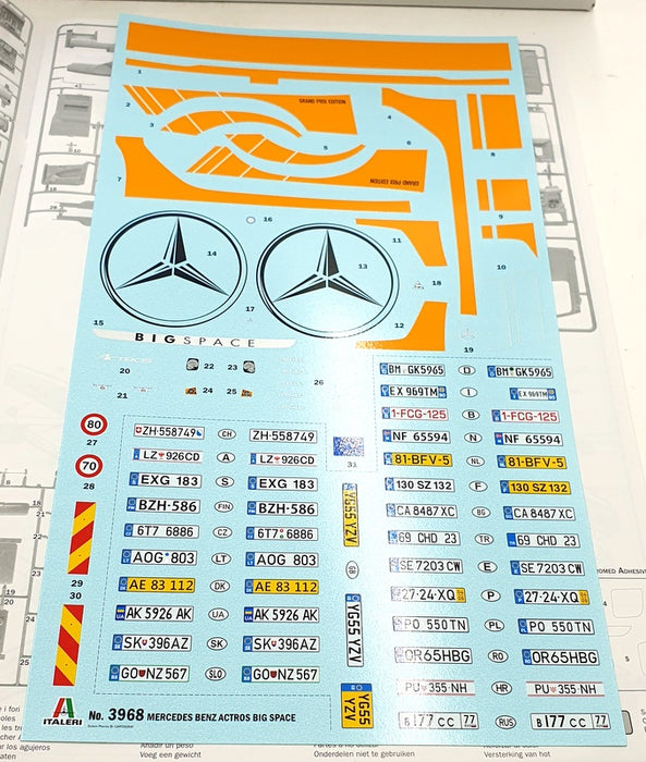 Italeri 1/24 Scale Unassembled Kit 3968 - Mercedes-Benz MB Actros MP4 Big Space