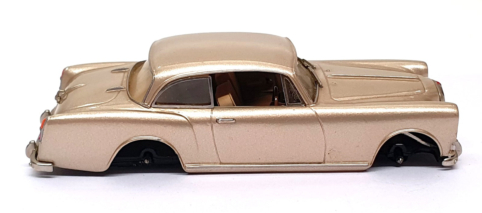 Top Marques 1/43 Scale HE7 - 1966/67 Alvis TF Saloon - Alpaca Gold