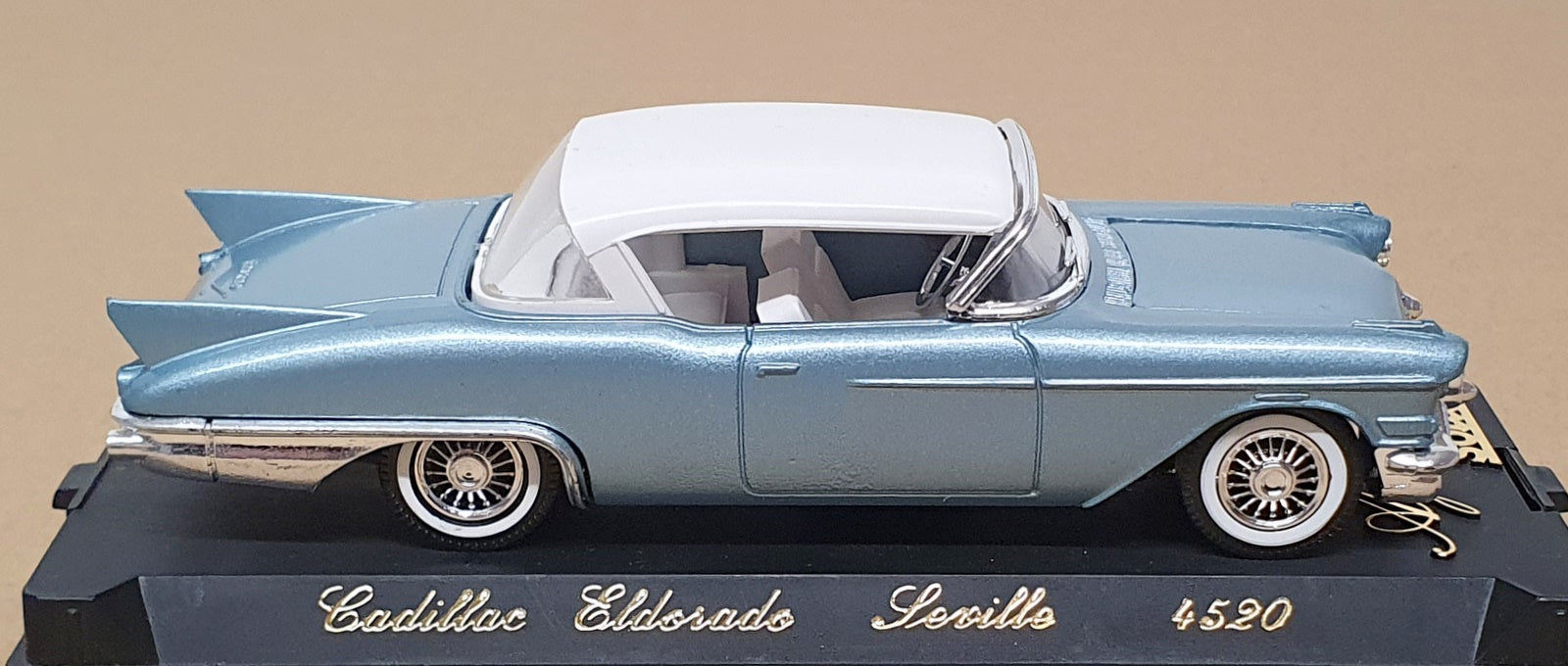 Solido 1/43 Scale Diecast 4520 - Cadillac Eldorado Seville - Lt. Blue/White