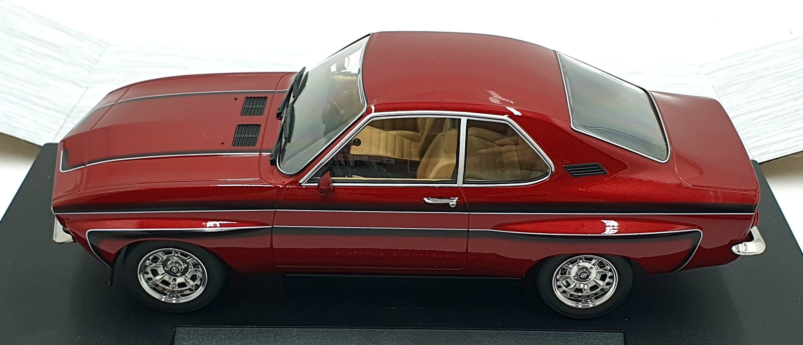 MCG 1/18 Scale Diecast MCG18427 - Opel Manta A - Met. Red