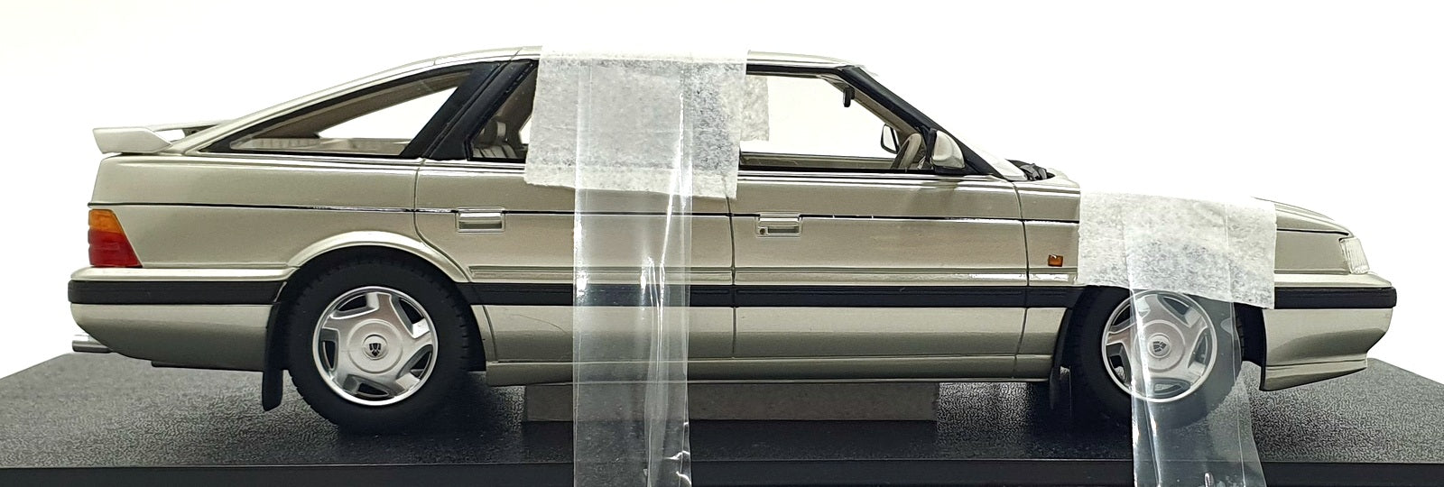 Cult 1/18 Scale Resin CML191-3 - 1988-1989 Rover 827 Vitesse - Met. Silver