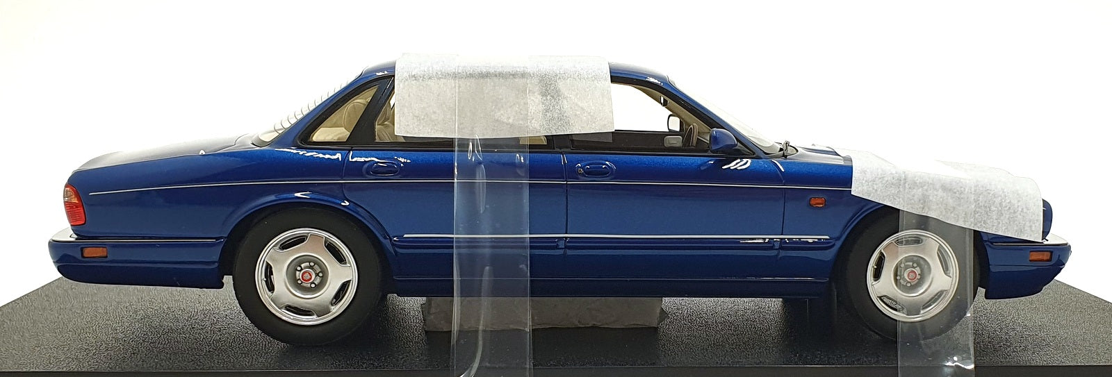 Cult 1/18 Scale Resin CML052-6 - 1995 Jaguar XJP X300 Antigua - Met. Blue