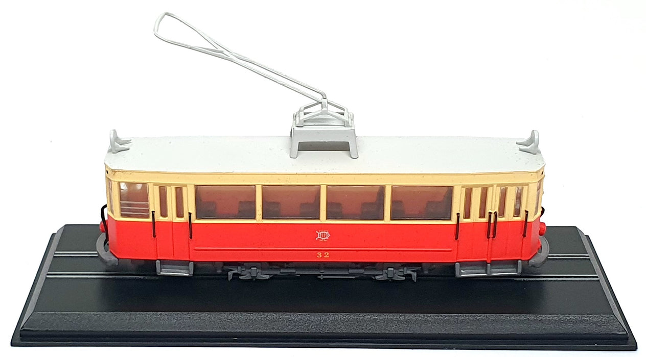 Atlas Editions 1/76 Scale 7519029 - 1935 Motrice D (TED) French Tram - Red