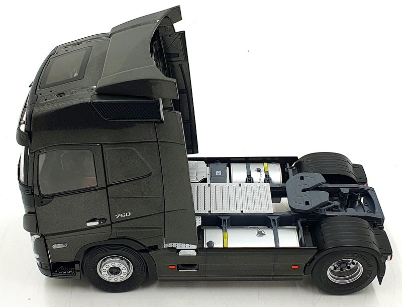 Solido 1/24 Scale Diecast S2400102 Volvo FH16 Globetrotter XL 2022 - Black
