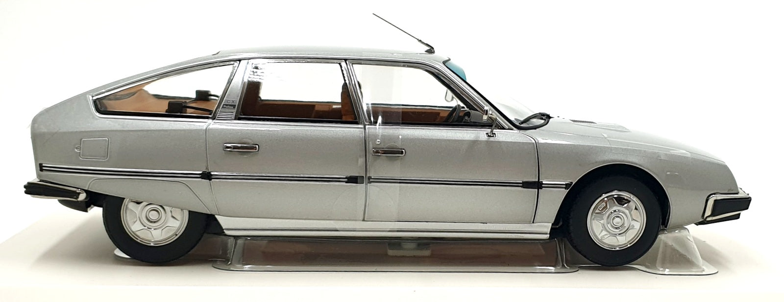 Norev 1/18 Scale Diecast 181810 - 1976 Citroen CX 2200 Pallas - Grey