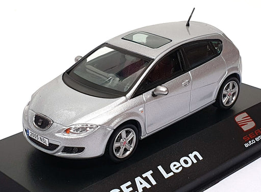 Dealership Model 1/43 Scale Diecast 03107 - Seat Leon - Luna Silver