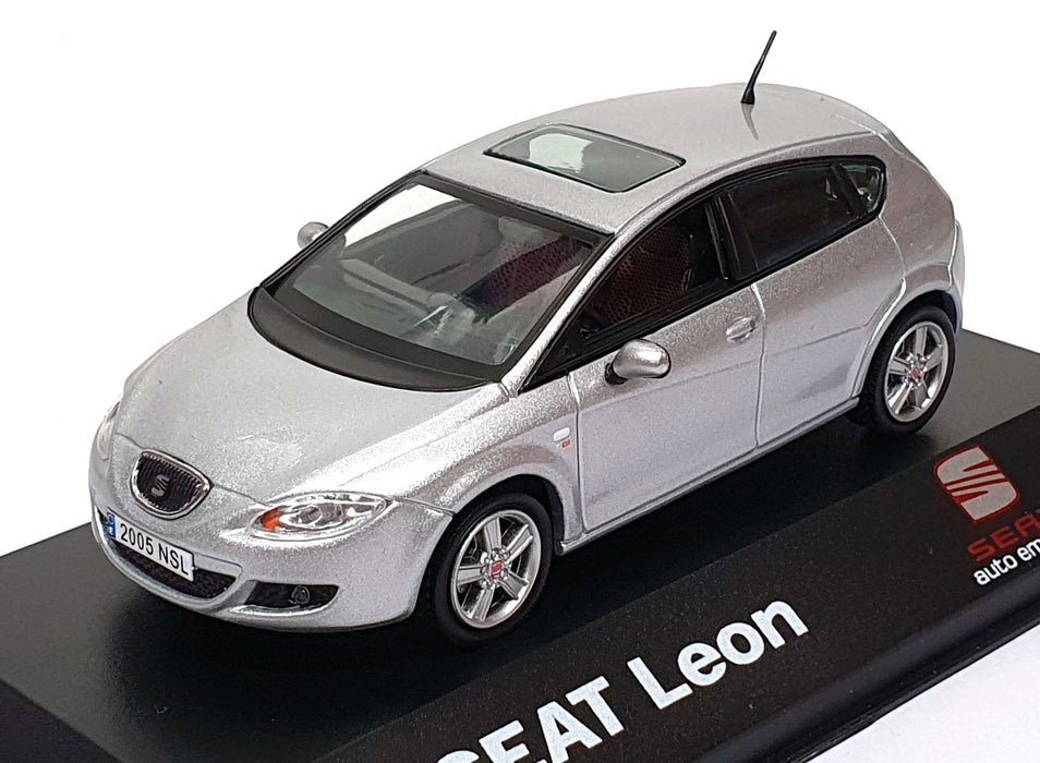 Dealership Model 1/43 Scale Diecast 03107 - Seat Leon - Luna Silver