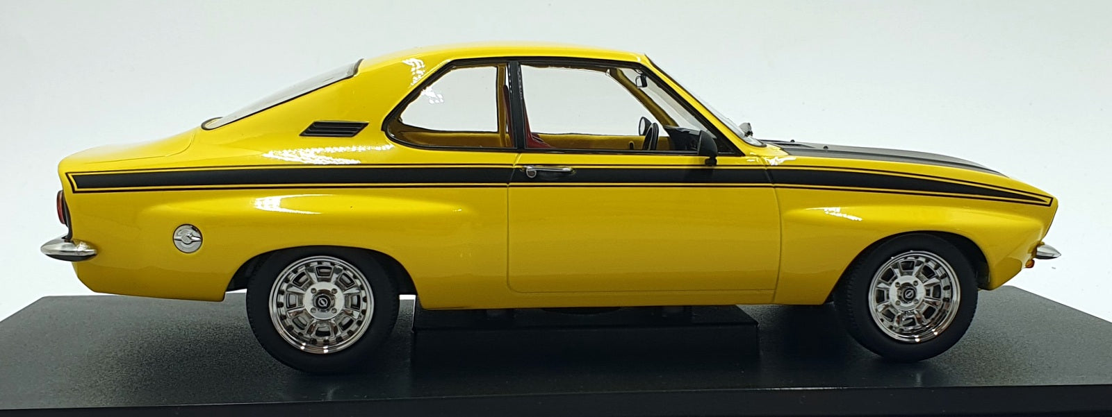 MCG 1/18 Scale Diecast MCG18426 - Opel Manta A - Yellow