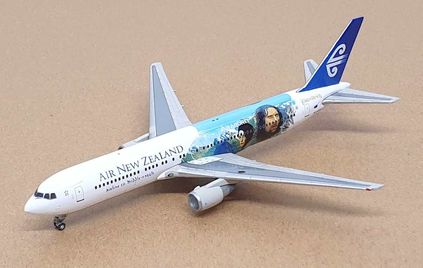 Dealership Model 1/400 Scale LRB767 - Boeing B67-300 ZK-NCG Lord Of The Rings