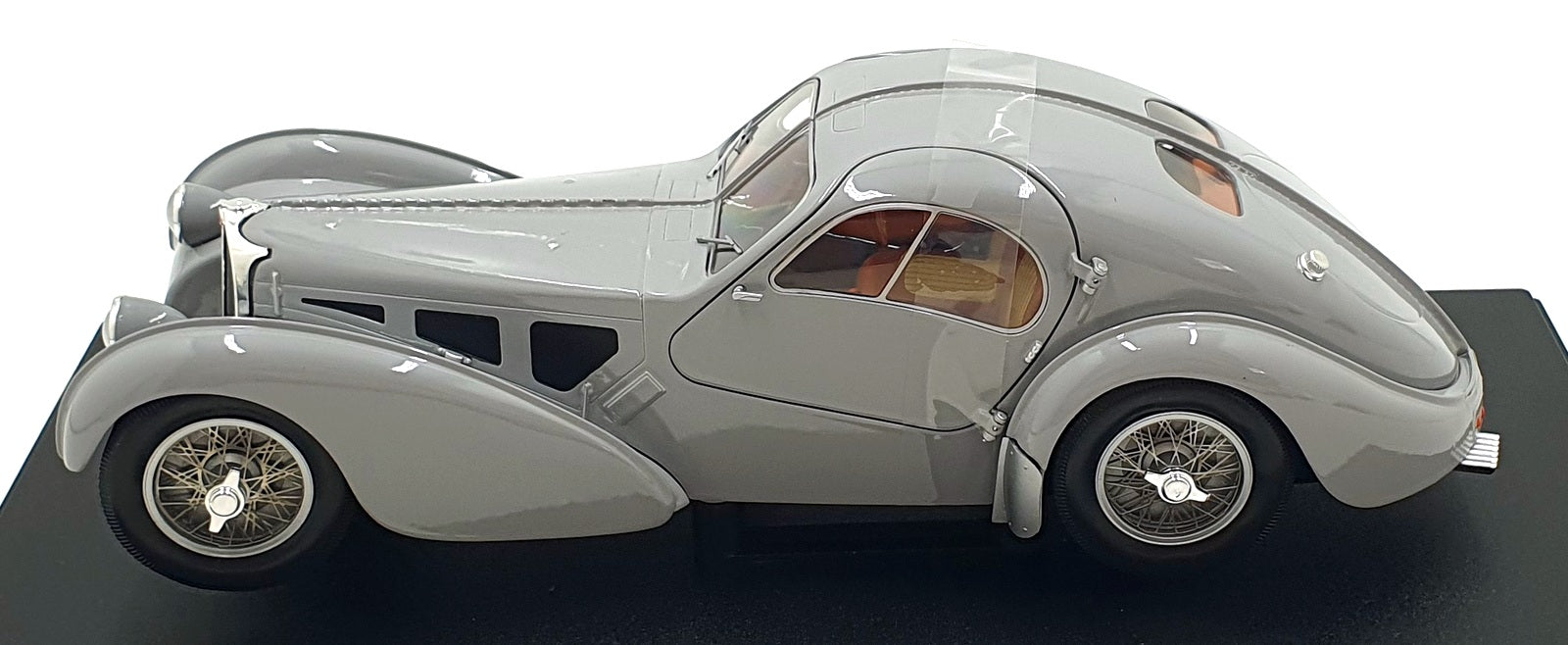Solido 1/18 Scale Diecast S1802106 - 1937 Bugatti Type 57 SC Atlantic Mat Silver