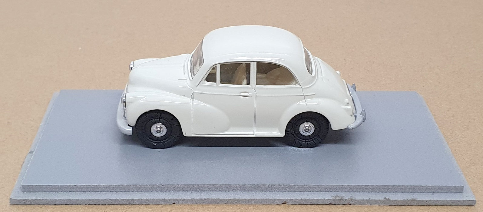 Corgi 1/43 Scale Diecast MM916 - Morris Minor Saloon - Ivory
