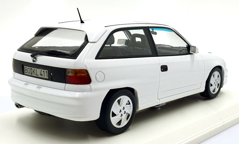 Norev 1/18 Scale Diecast 183673 - 1991 Opel Astra GSi - White