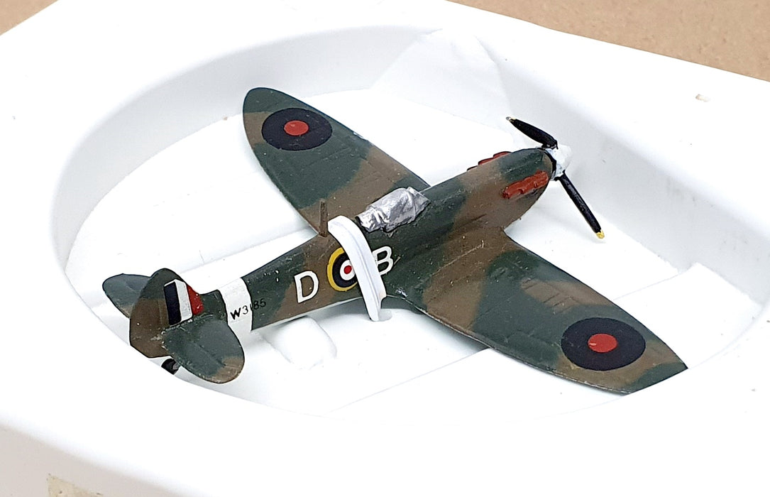 Ellwes Icarus Diecast Military Aircraft 102 - Spitfire MkVa (Bader)
