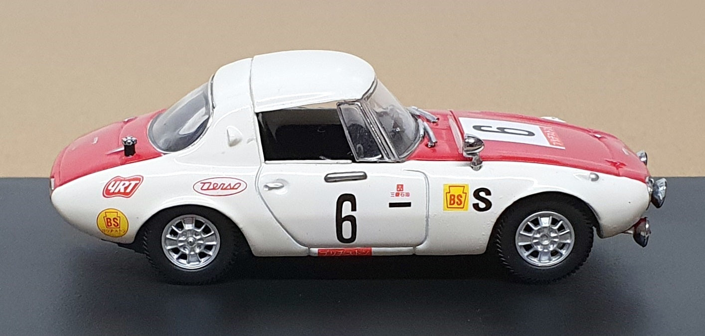 Kyosho 1/43 Scale 03092B - Toyota Sports 800 #6 1967 - White/Red