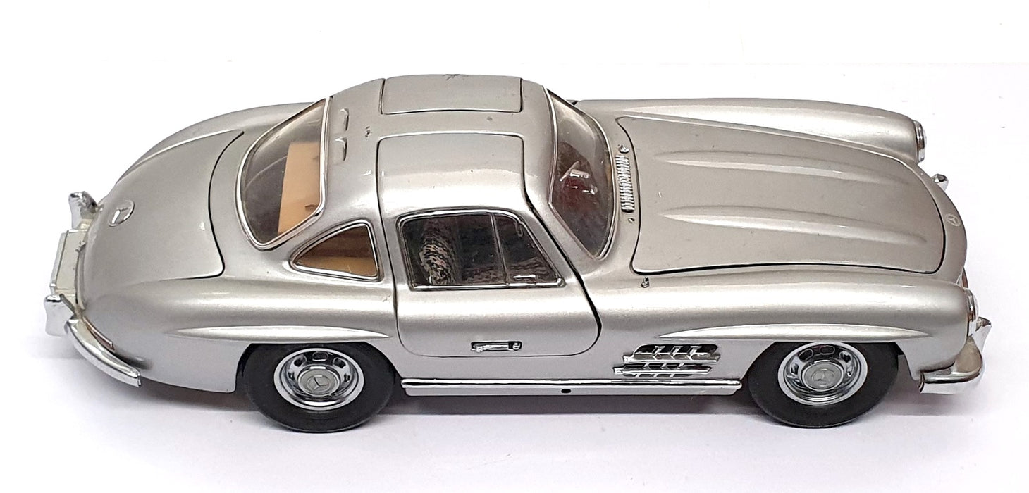 Franklin Mint 1/24 Scale 150326B - 1954 Mercedes Benz 300SL - Silver