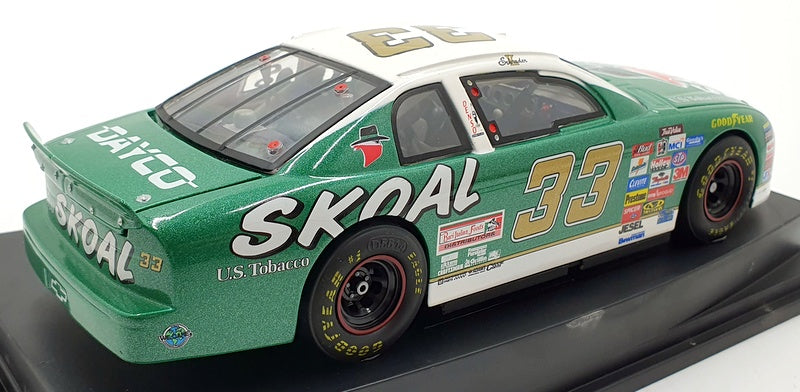 Revell 1/24 Scale RC249816064-1 1998 Chevrolet Monte Carlo #33 Skoal Racing