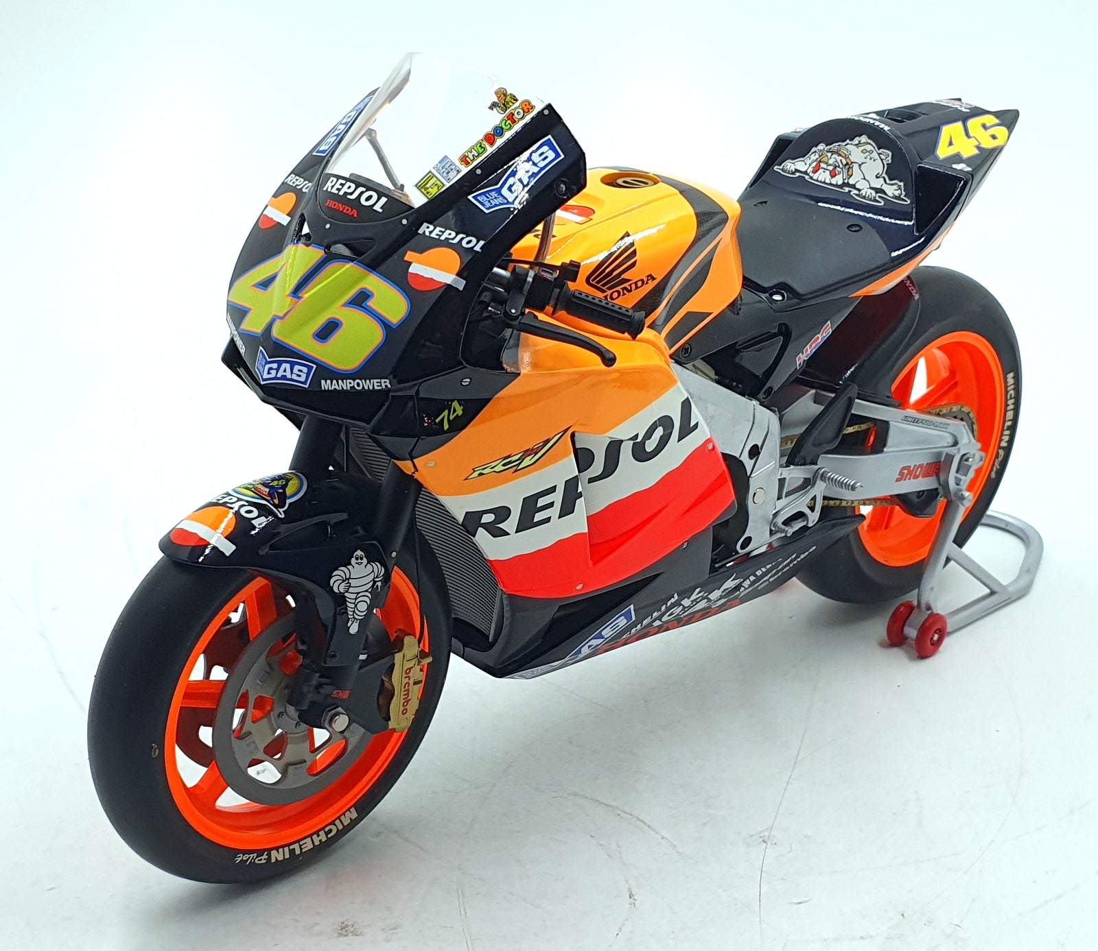 Minichamps 1/6 Scale 062 037146 - Honda RC211V Repsol V.Rossi #46 Moto GP 2003