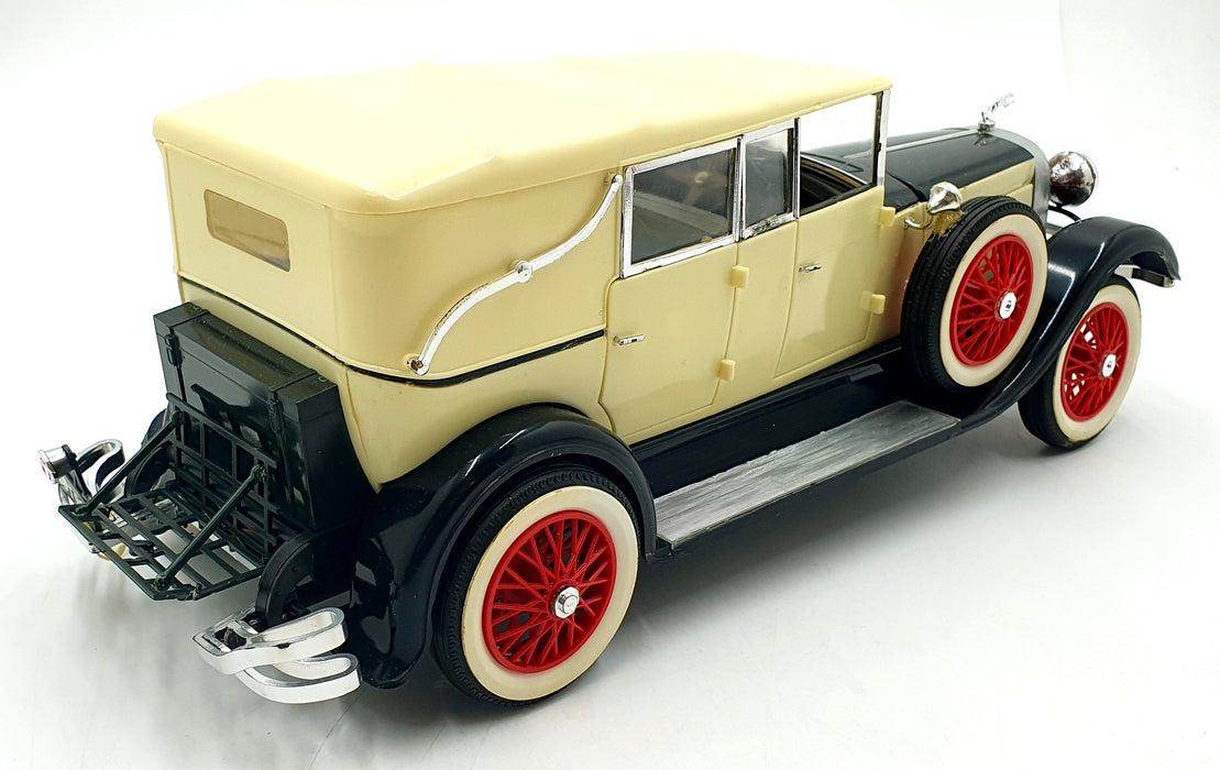 Entex 1/16 Scale Built Kit 11326A - 1928 Lincoln Dietrich - Cream/Black