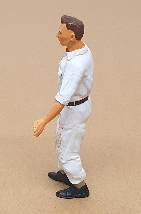 Figutec 1/18 Scale 180132 - F1 Mercedes Benz Mechanic Resin Figure Model