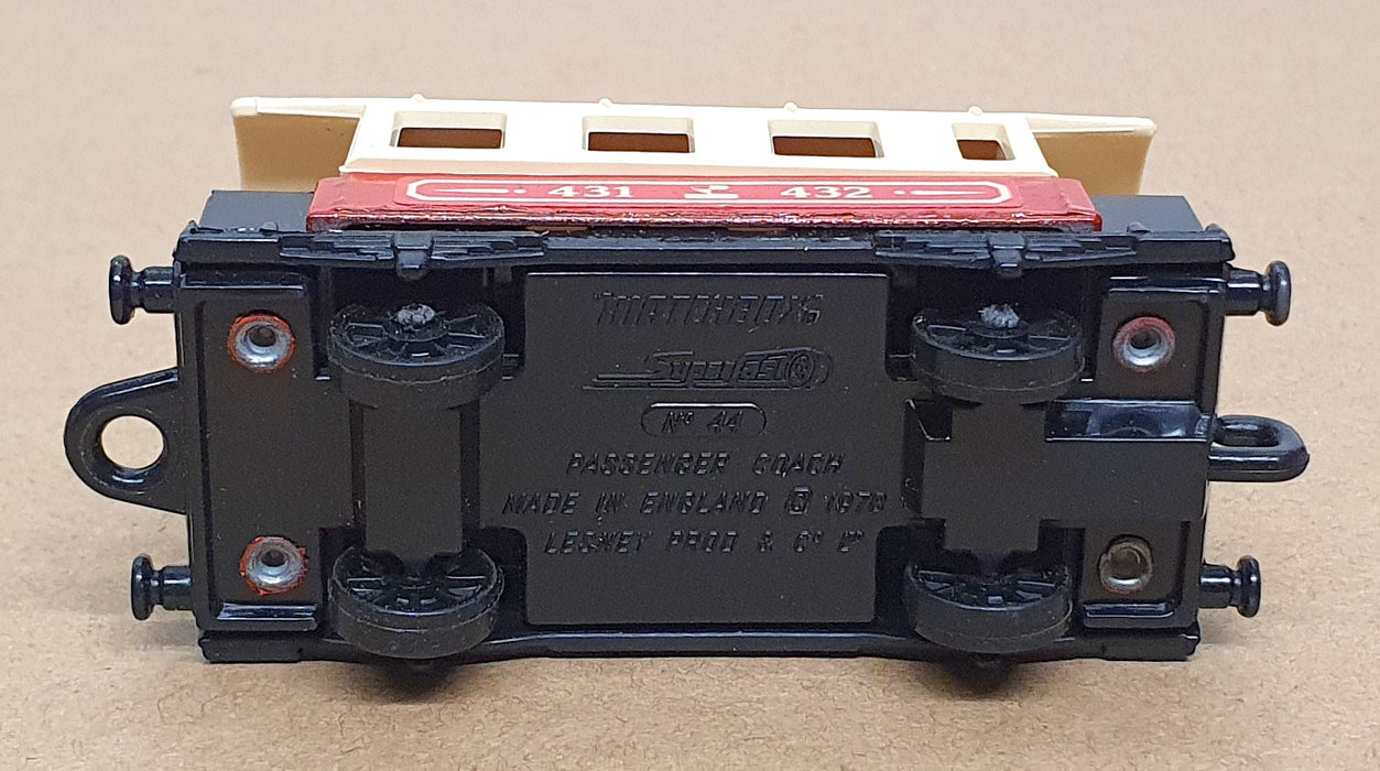 Matchbox 75 Small Scale No. 44 - Passenger Coach - Cream/Red