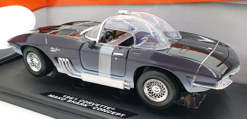 Motor Max 1/18 Scale 73102 - 1961 Chevrolet Stingray Mako Shark - Blue