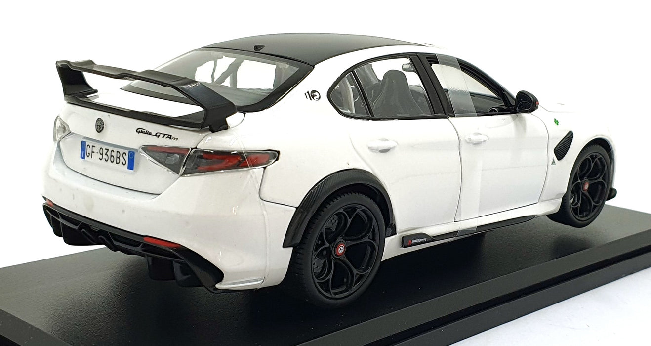 Maisto 1/18 Scale 46629 - Alfa Romeo Giulia GTAm - White