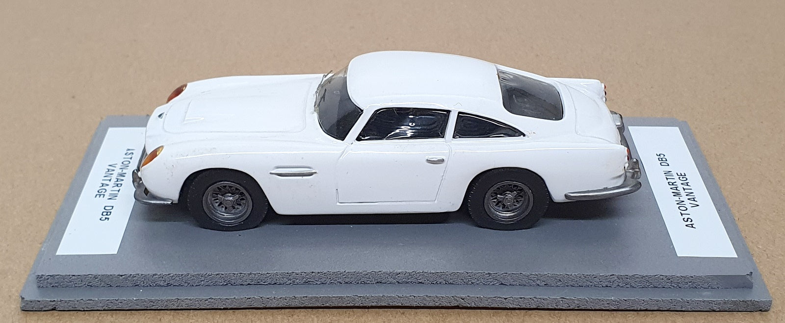 Grand Prix Models 1/43 Scale Built Kit GPM02W - Aston Martin DB5 Vantage - White