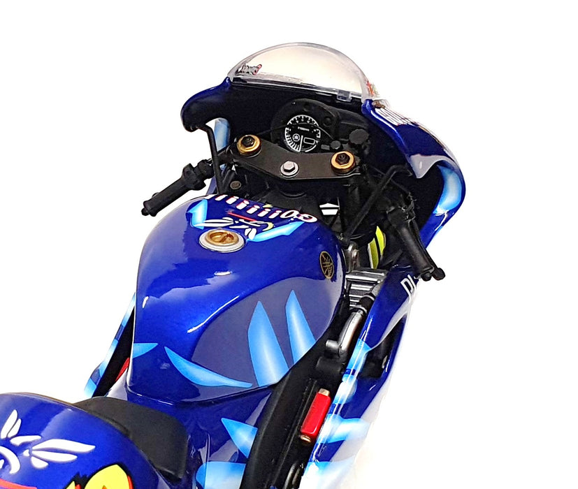 Minichamps 1/12 Scale 122 016319 - Yamaha YZR 500 #19 500cc GP 2001 O. Jacque