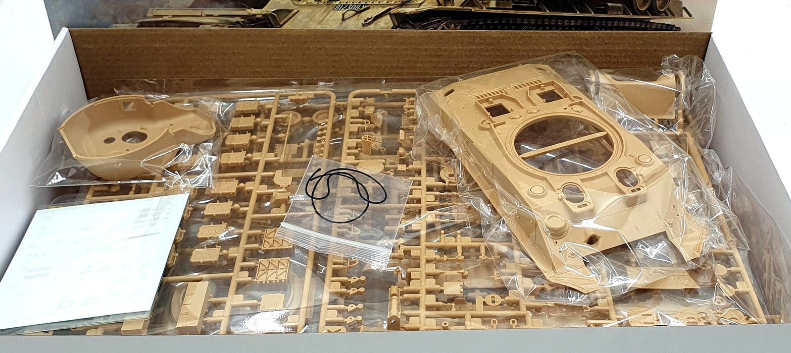 Ryefield Model Kit 1/35 Scale 1505 - M50 Mk2 Super Sherman M4A4 Hull ...