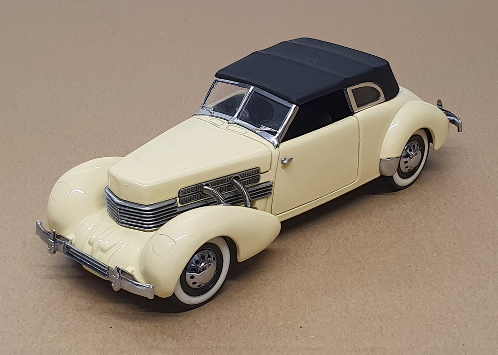 Franklin Mint 1/24 Scale 17626L - 1937 Cord 812 Phaeton Coupe - Cream