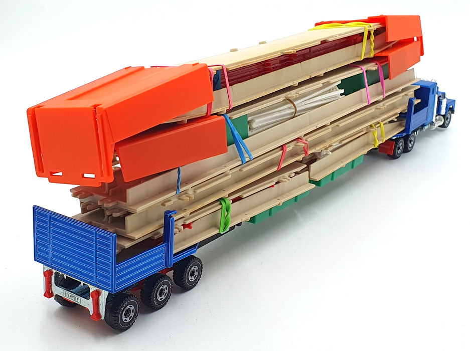 Siku 1/55 Scale 4013 - Mack Transporter With 1,5M Roadbridge