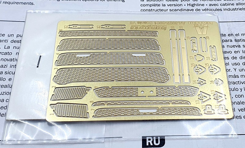 Italeri 1/24 Scale Unassembled Kit 3971 - Scania 770S 4x2 Normal Roof Grey Cab