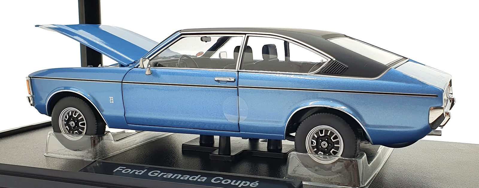 Touring Model Cars 1/18 Scale 18080002 Ford Granada Coupe - Met. Blue