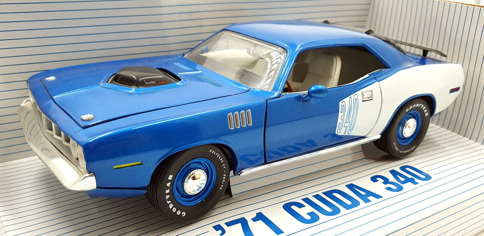 Ertl 1/18 Scale Diecast 29027 - 1971 Plymouth Cuda 340 - Blue/White